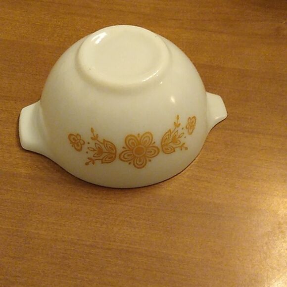 Pyrex Butterfly Gold White Bowl with Gold Floral Accents 1 1/2 PT Cottagecore - Picture 4 of 6